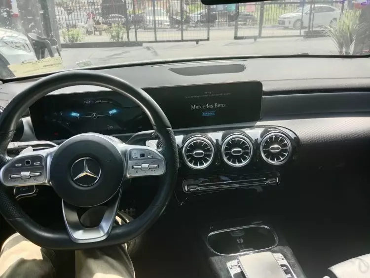 Mercedes-Benz A 220