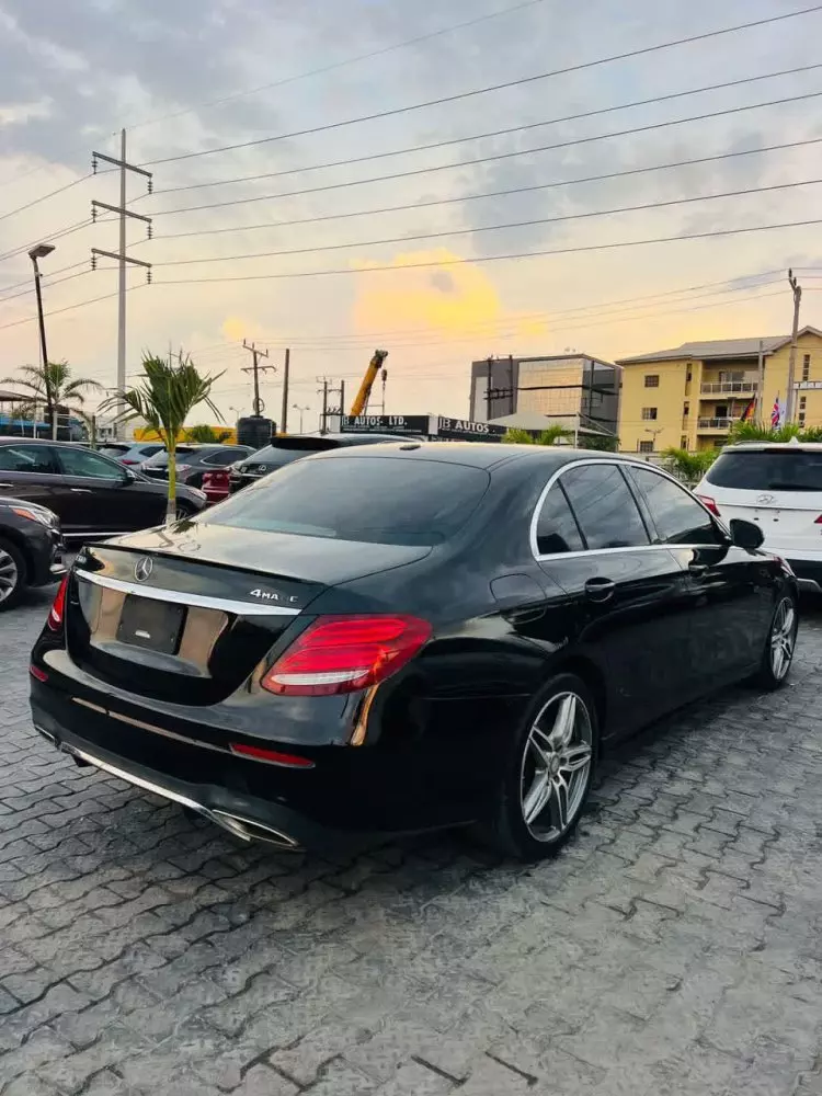 Mercedes-Benz E 300