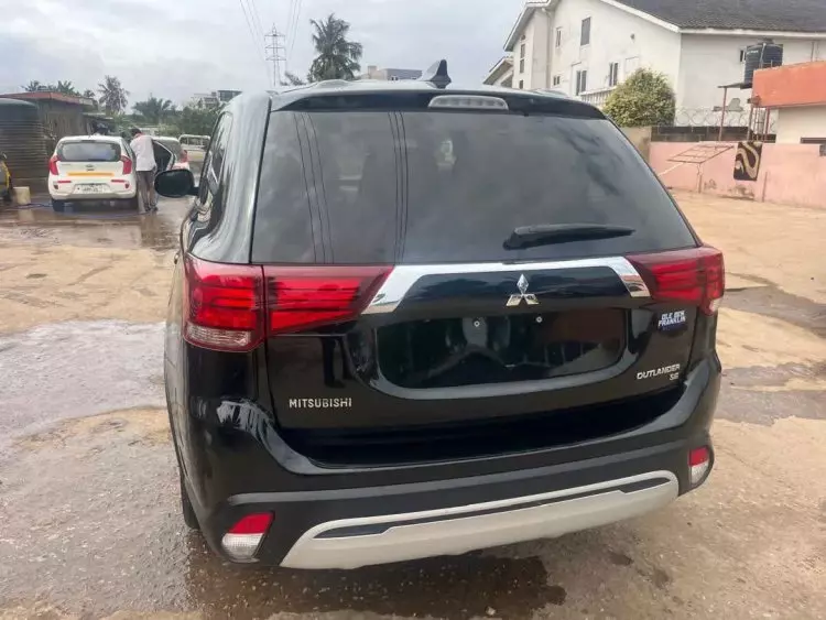 Mitsubishi OUTLANDER