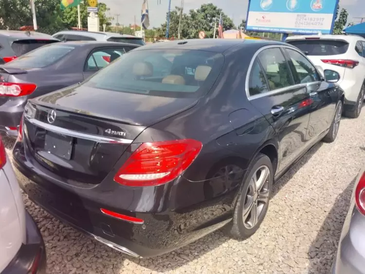 Mercedes-Benz E 300