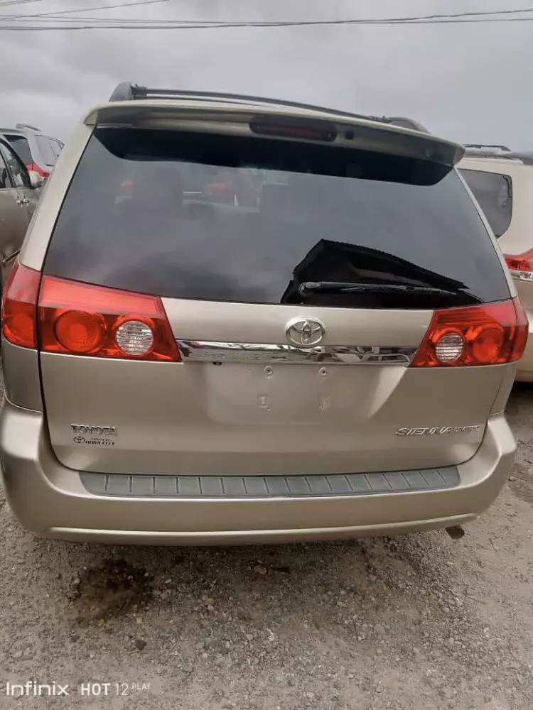 Toyota Sienna