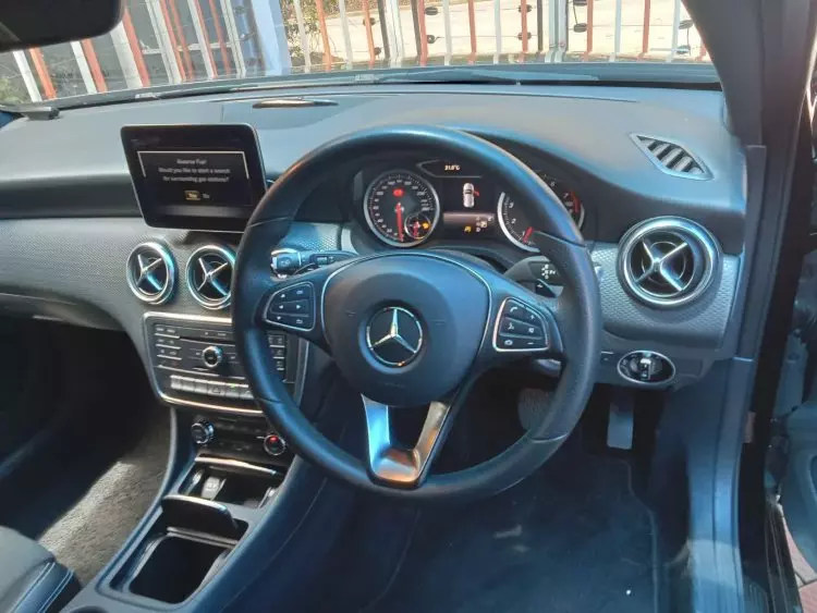 Mercedes-Benz A 180