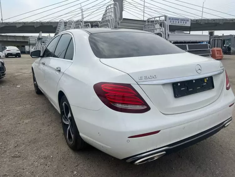 Mercedes-Benz E 300