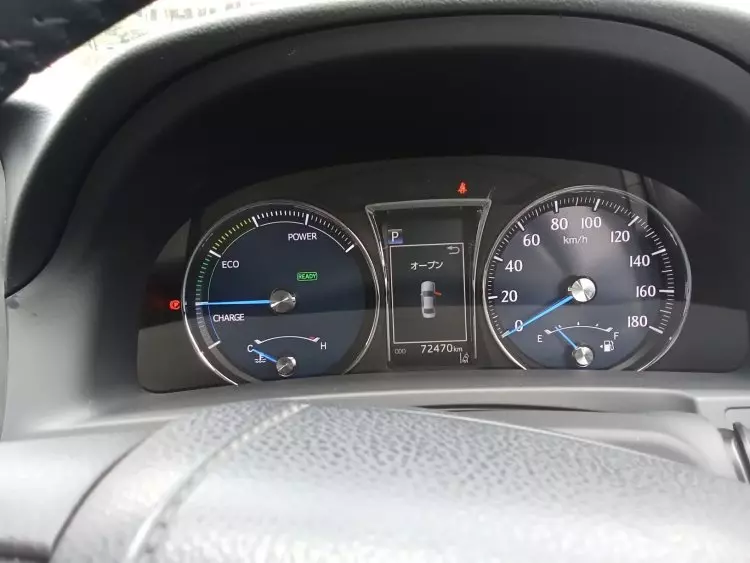 Toyota Crown Royal saloon Hybrid