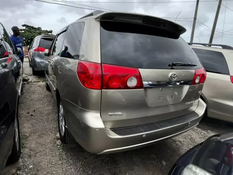 Toyota Sienna