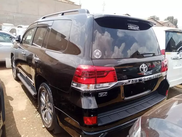 Toyota Landcruiser  V8