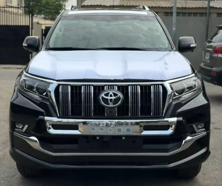 Toyota  Land Cruiser VXR V8