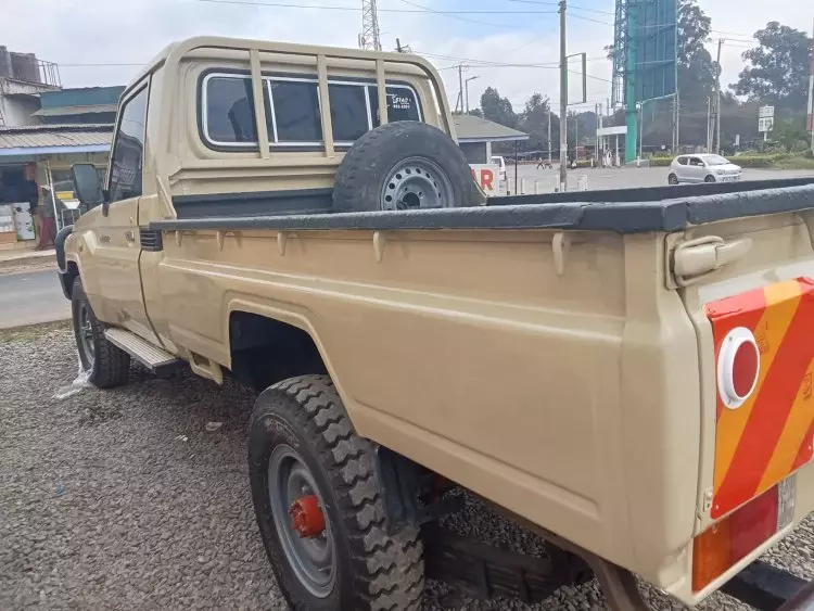 Toyota Land Cruiser 79 Single Cabin