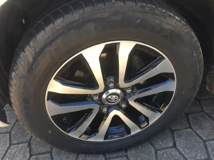 Toyota Landcruiser  V8