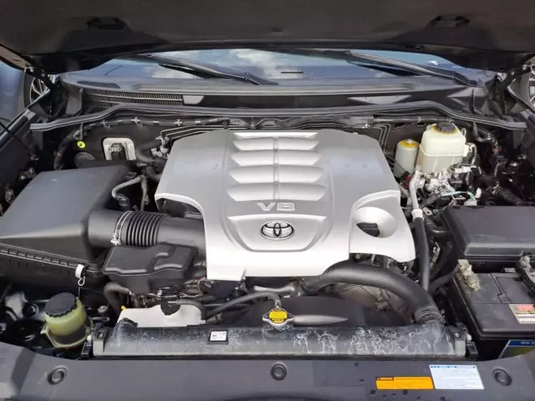 Toyota Landcruiser  V8