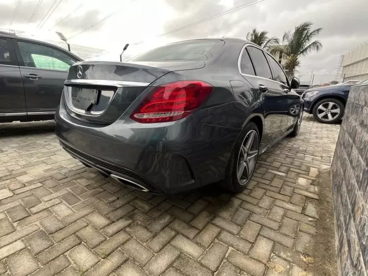 Mercedes-Benz C 300