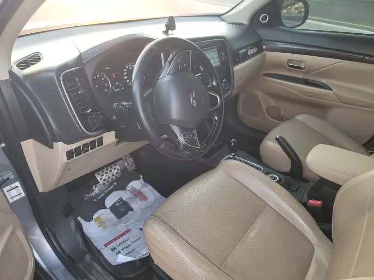 Mitsubishi OUTLANDER
