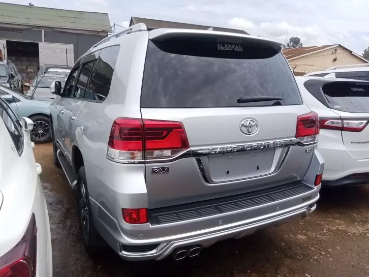 Toyota Landcruiser  V8