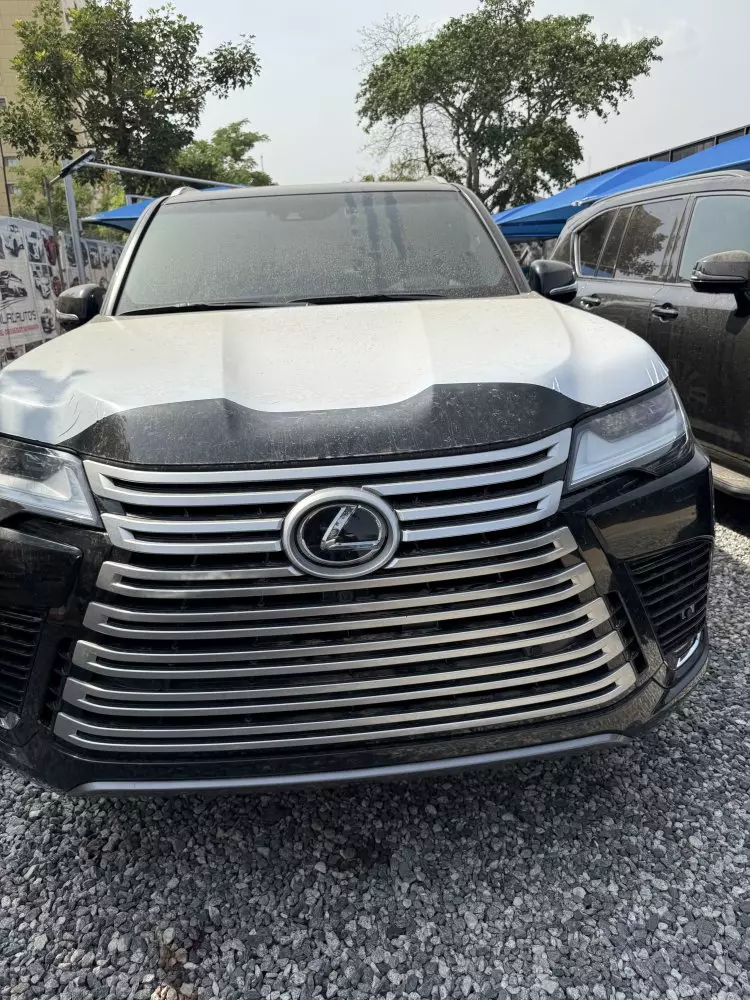 Lexus LX 600