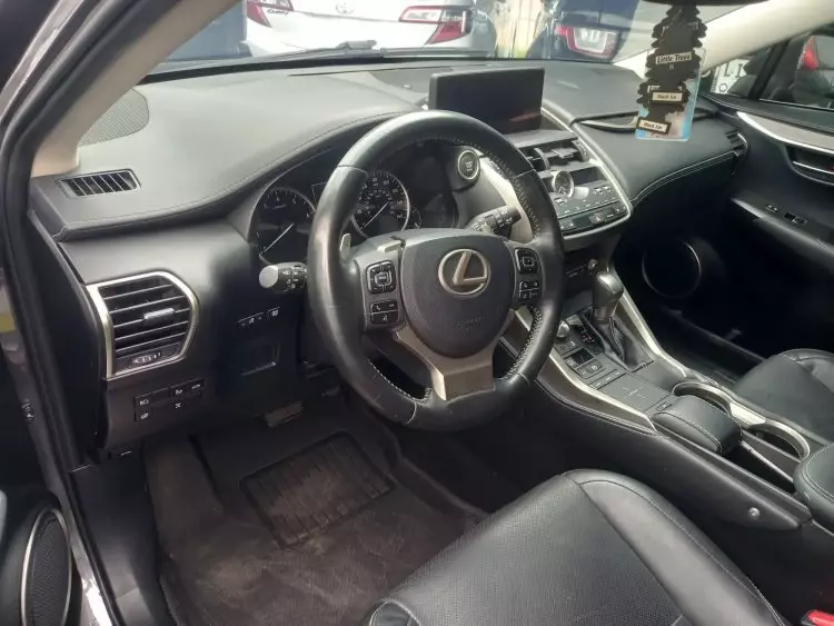 Lexus NX 300
