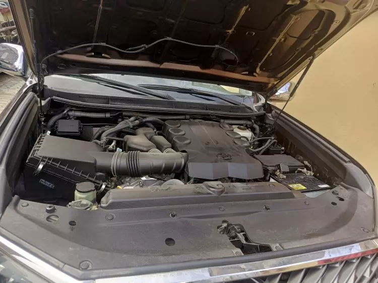 Toyota  Land Cruiser VXR V8
