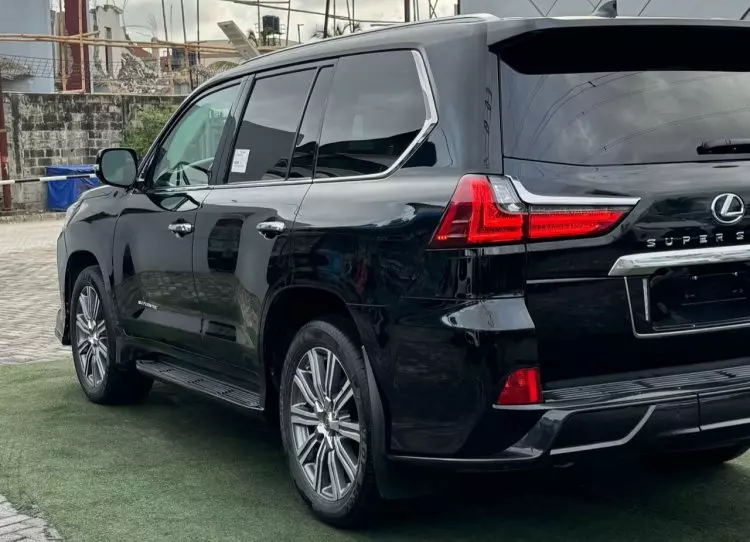 Lexus LX 570
