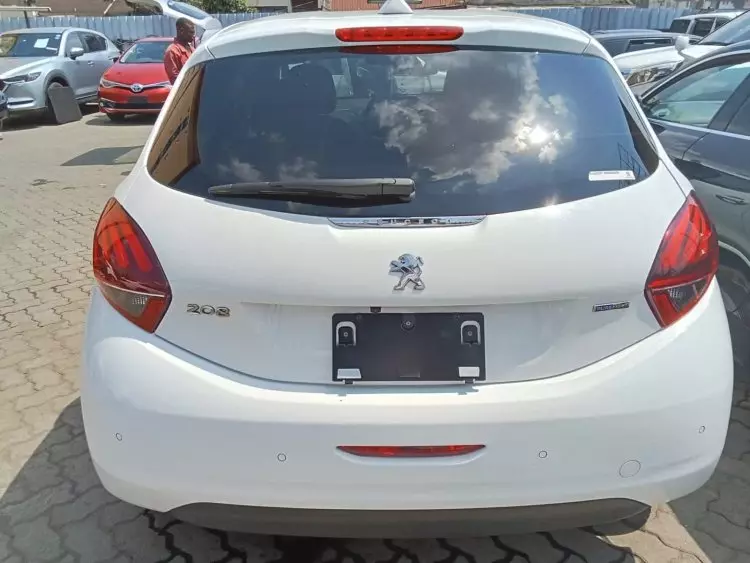 Peugeot 208
