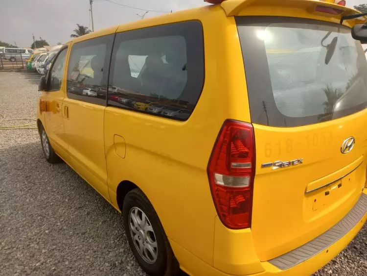 Hyundai H-1 Starex