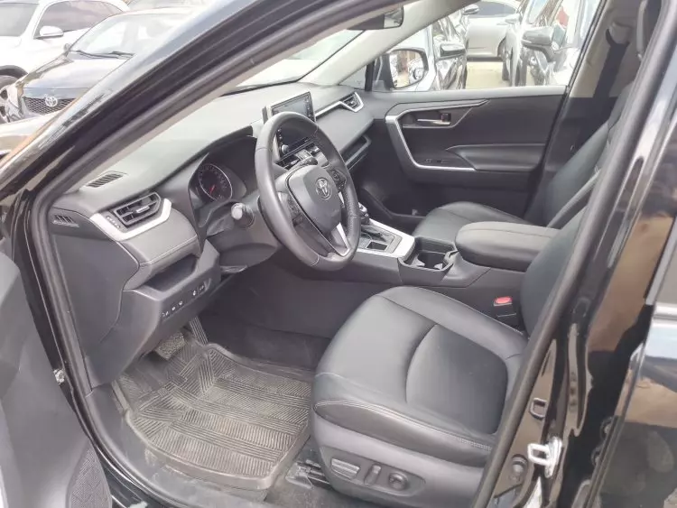 Toyota Rav 4 8AT 2.5l (Adventure Grade)