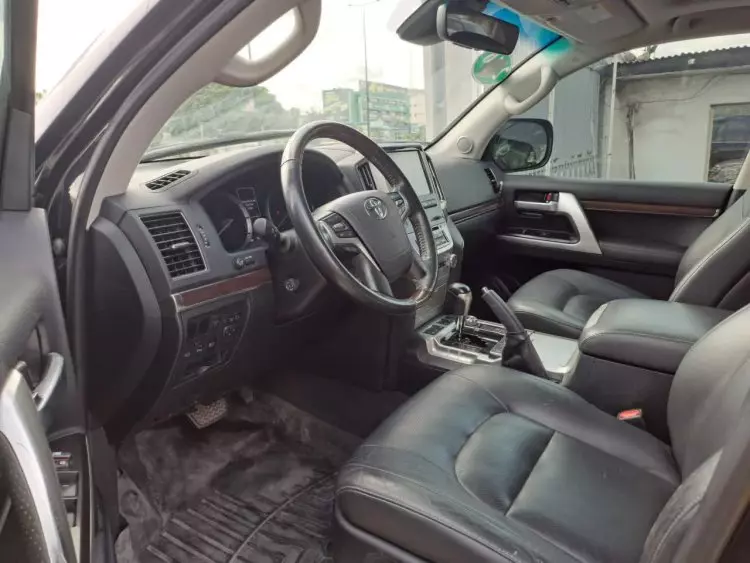 Toyota Landcruiser  V8