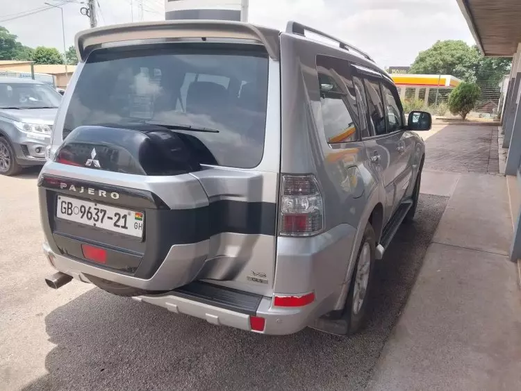 Mitsubishi Pajero GLS