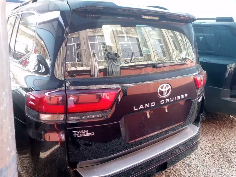 Toyota Landcruiser 300 GXR