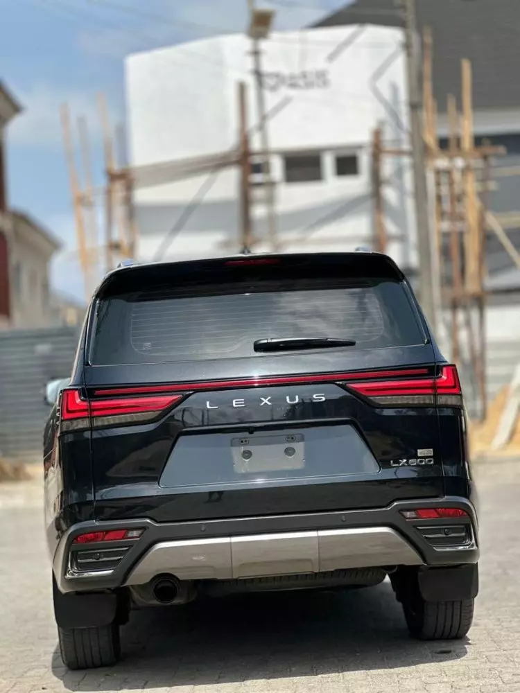 Lexus LX 600