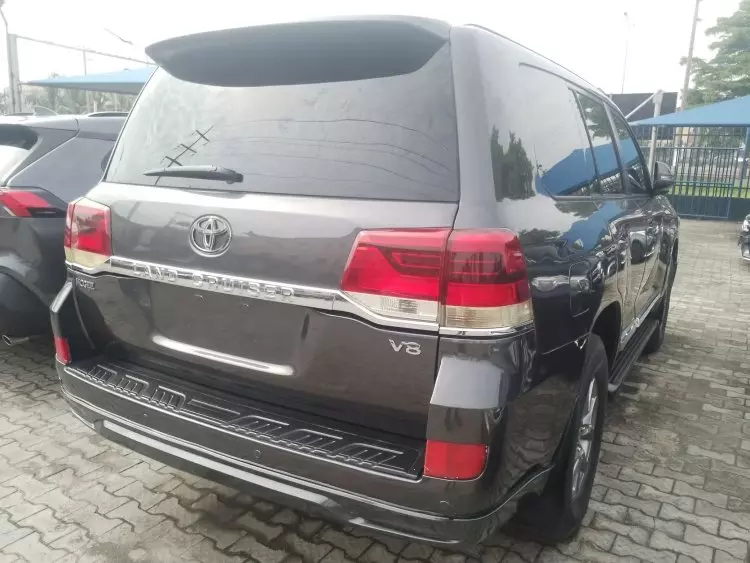 Toyota Land Cruiser VX