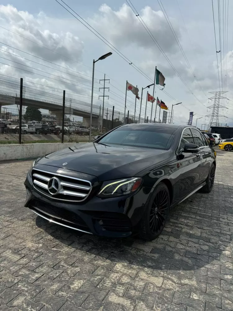 Mercedes-Benz E 300