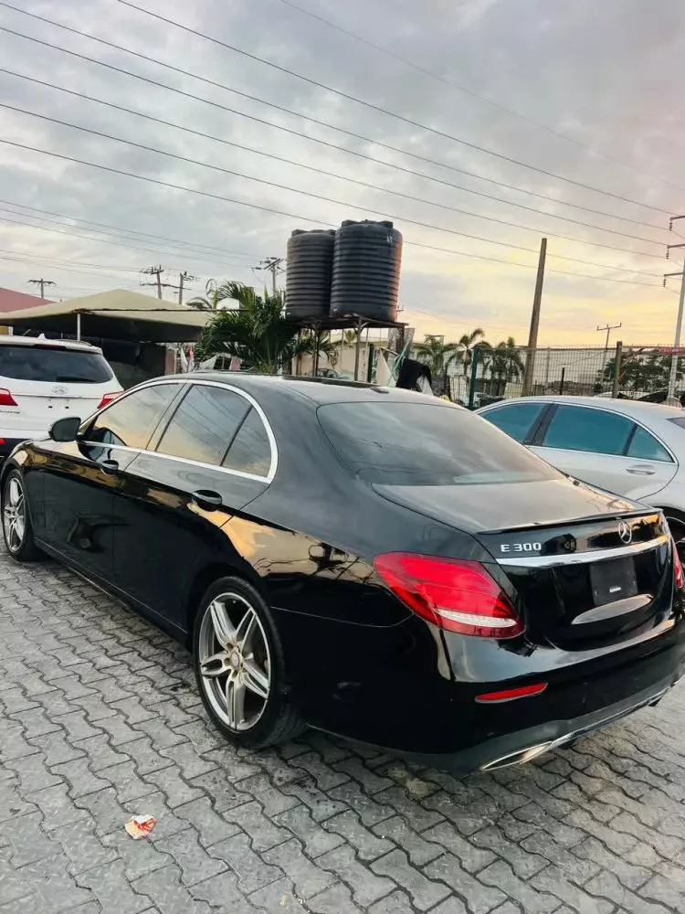 Mercedes-Benz E 300