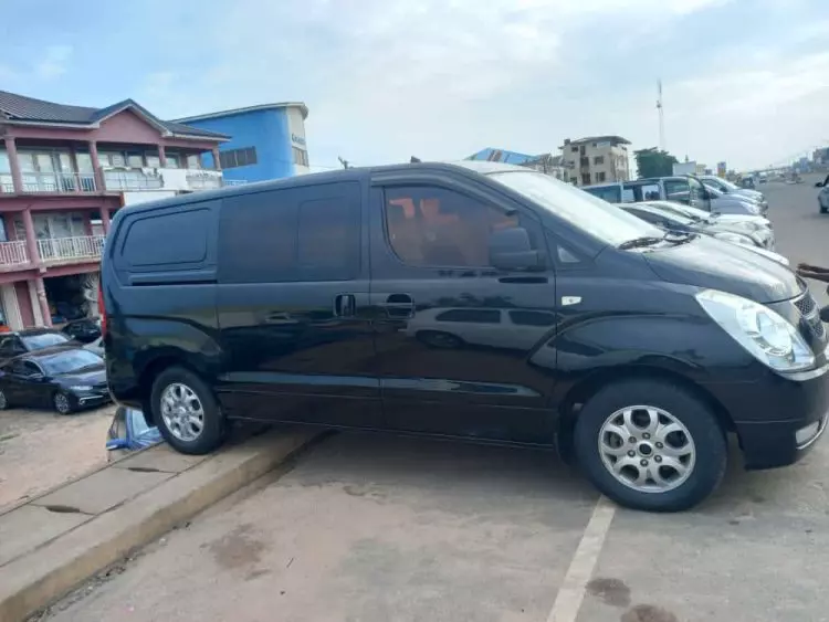 Hyundai H-1 Starex