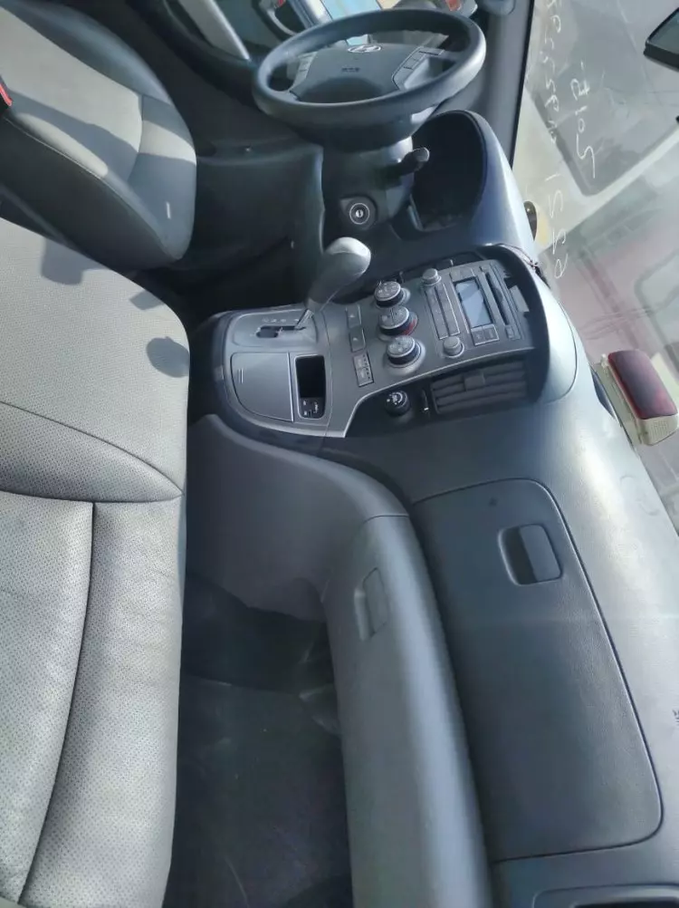 Hyundai H-1 Starex