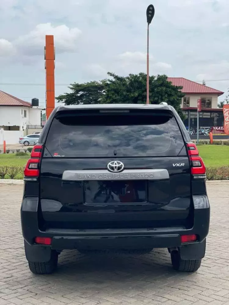 Toyota Land Cruiser Prado VX.L