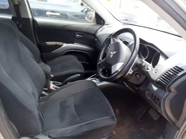 Mitsubishi OUTLANDER