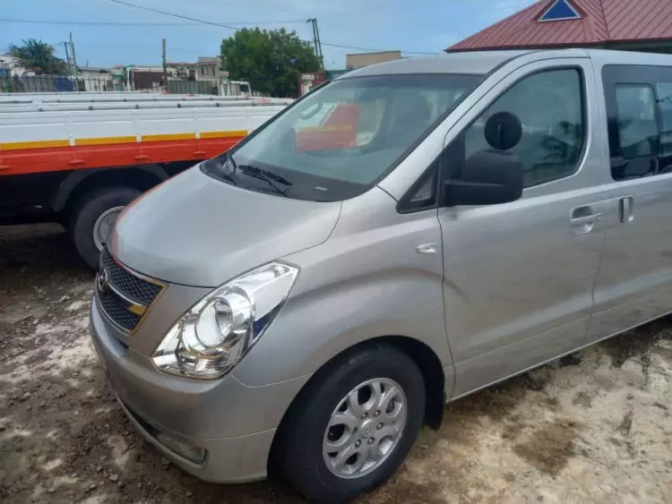 Hyundai H-1 Starex