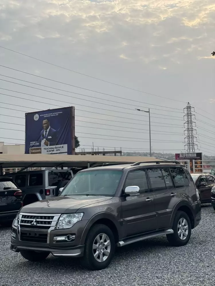 Mitsubishi Pajero GLS
