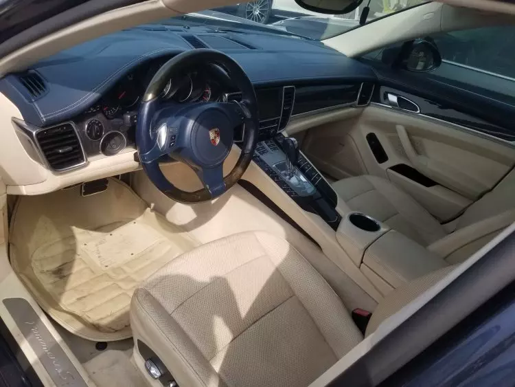 PORSCHE Panamera