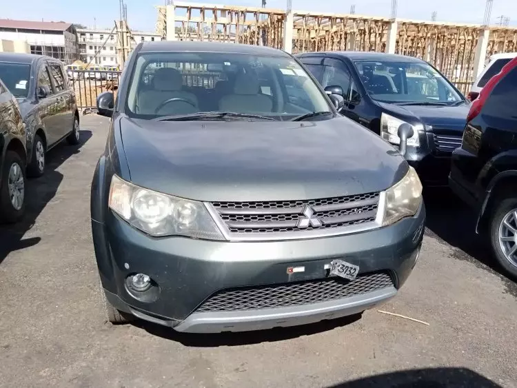 Mitsubishi OUTLANDER