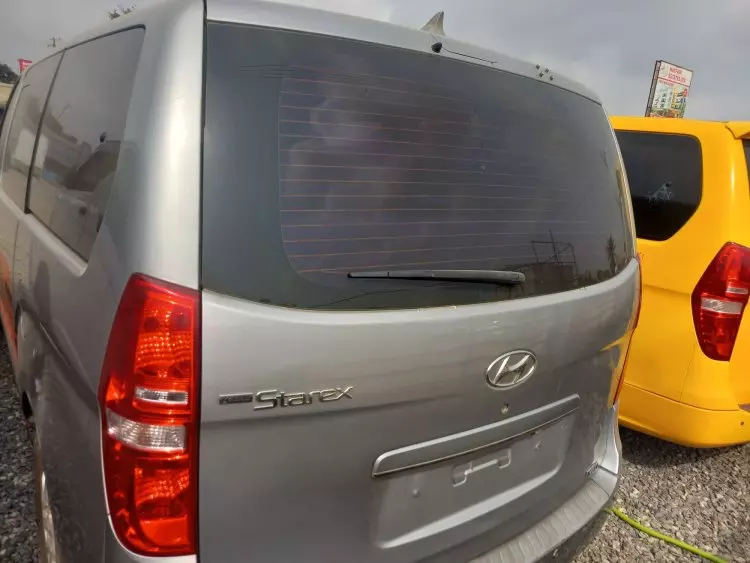 Hyundai H-1 Starex