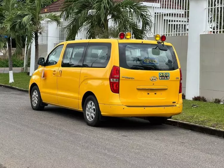 Hyundai H-1 Starex