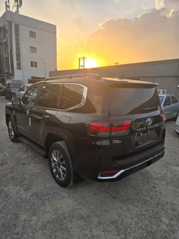 Toyota  Land Cruiser VXR V8