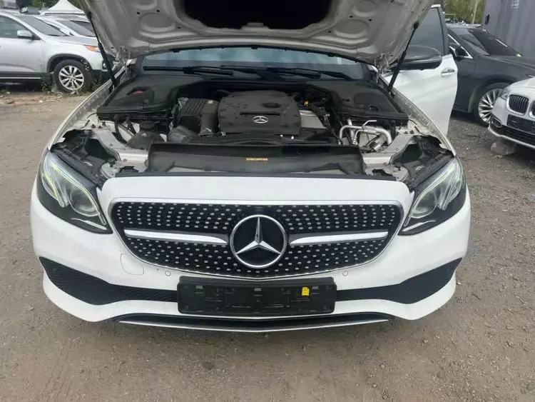 Mercedes-Benz E 300