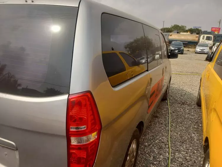 Hyundai H-1 Starex