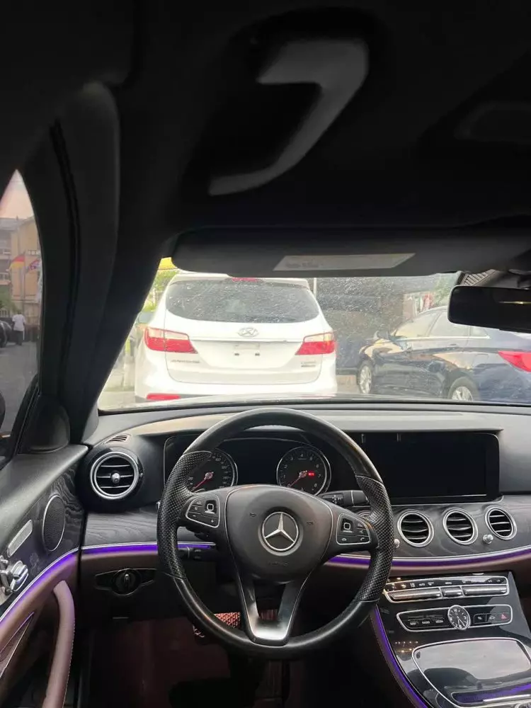 Mercedes-Benz E 300