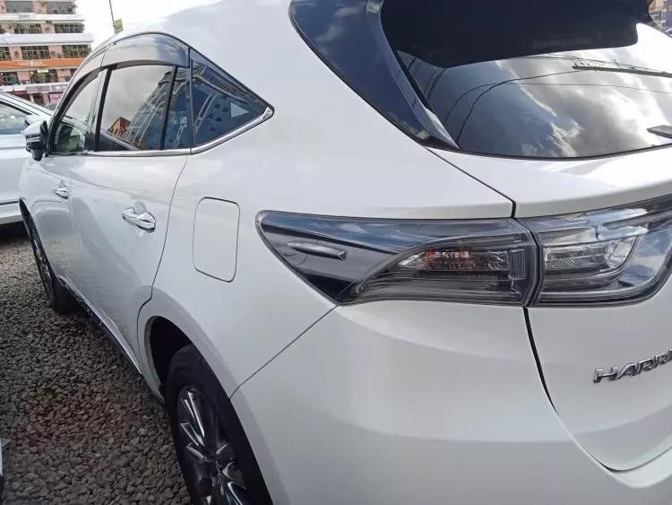 Toyota Harrier hybrid