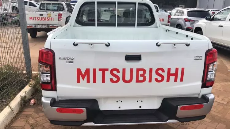 Mitsubishi L200 D/C GL Did