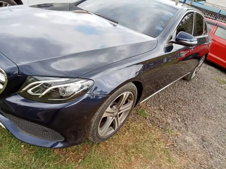 Mercedes-Benz E 220