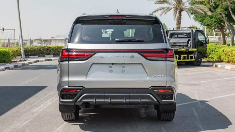 Lexus LX 600