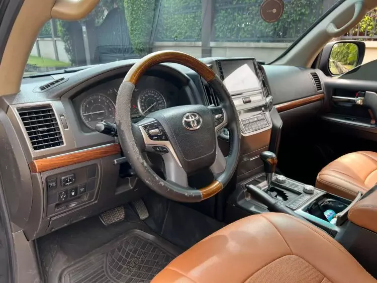 Toyota Landcruiser  V8
